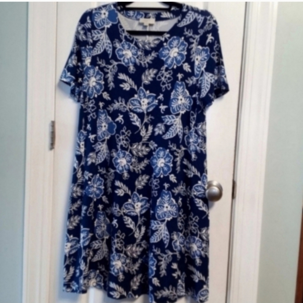 LOFT Women's Midi dress M Navy Blue White Floral Summer Spring Dressy Office